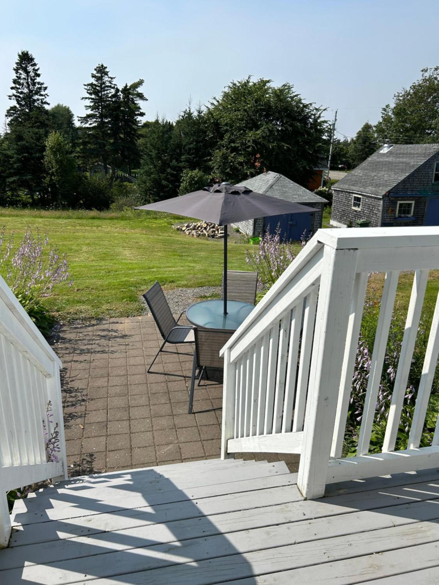 Tides Inn Guest Suites Halls Harbour Exterior foto