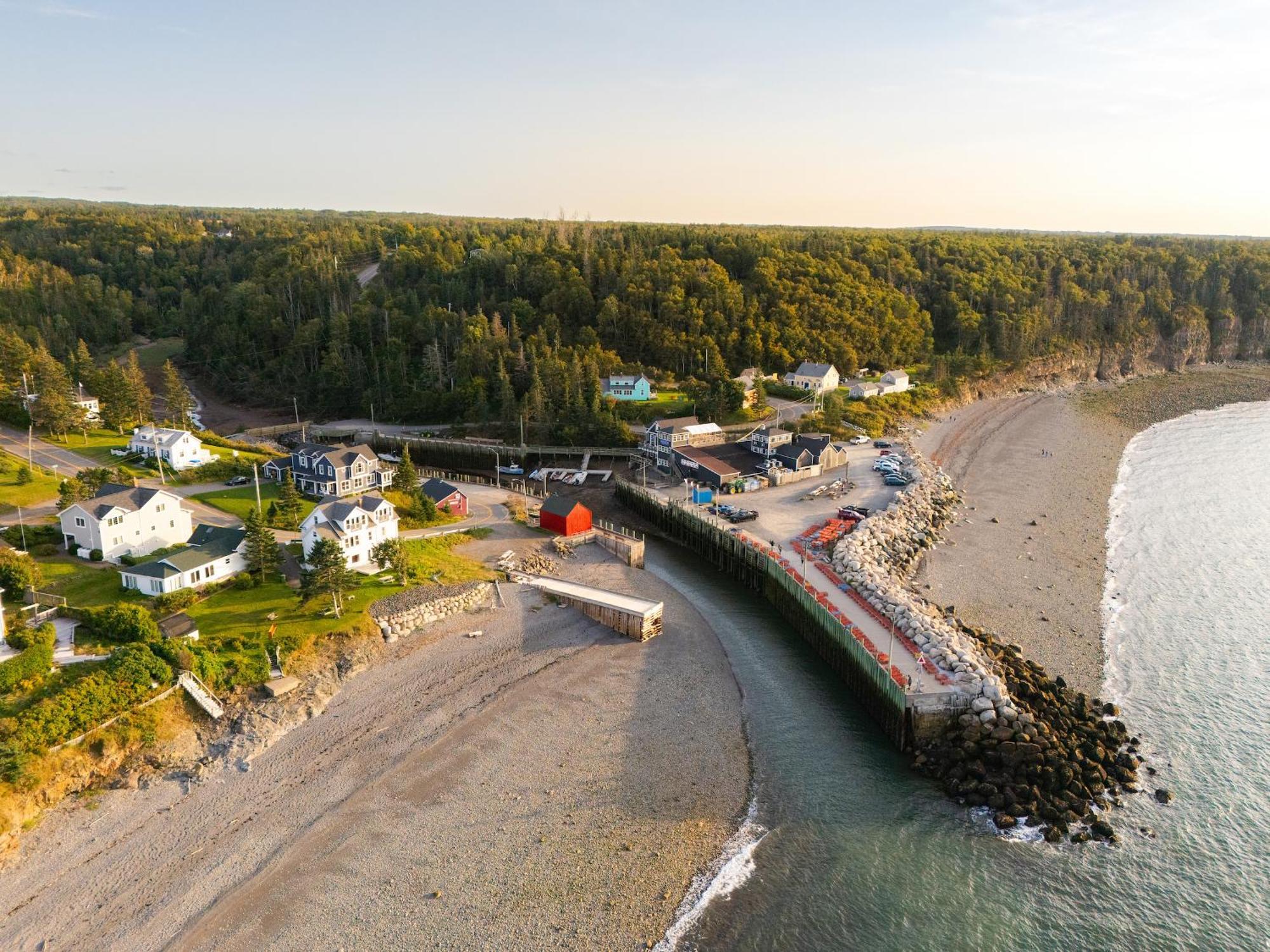 Tides Inn Guest Suites Halls Harbour Exterior foto